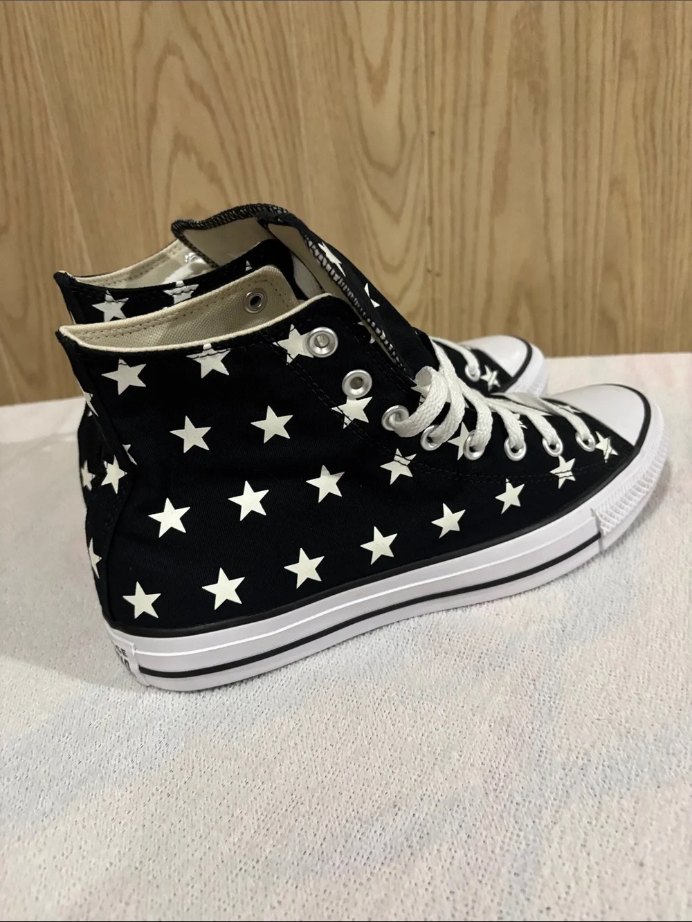 Converse chuck taylor all stars STARS men sz 9 women sz 11 brand new